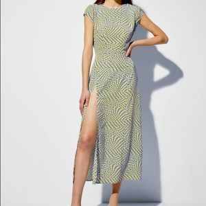 Blue Shoulder Cap Groovy Scoop Neck Midi Dress. Size M fits size 6.